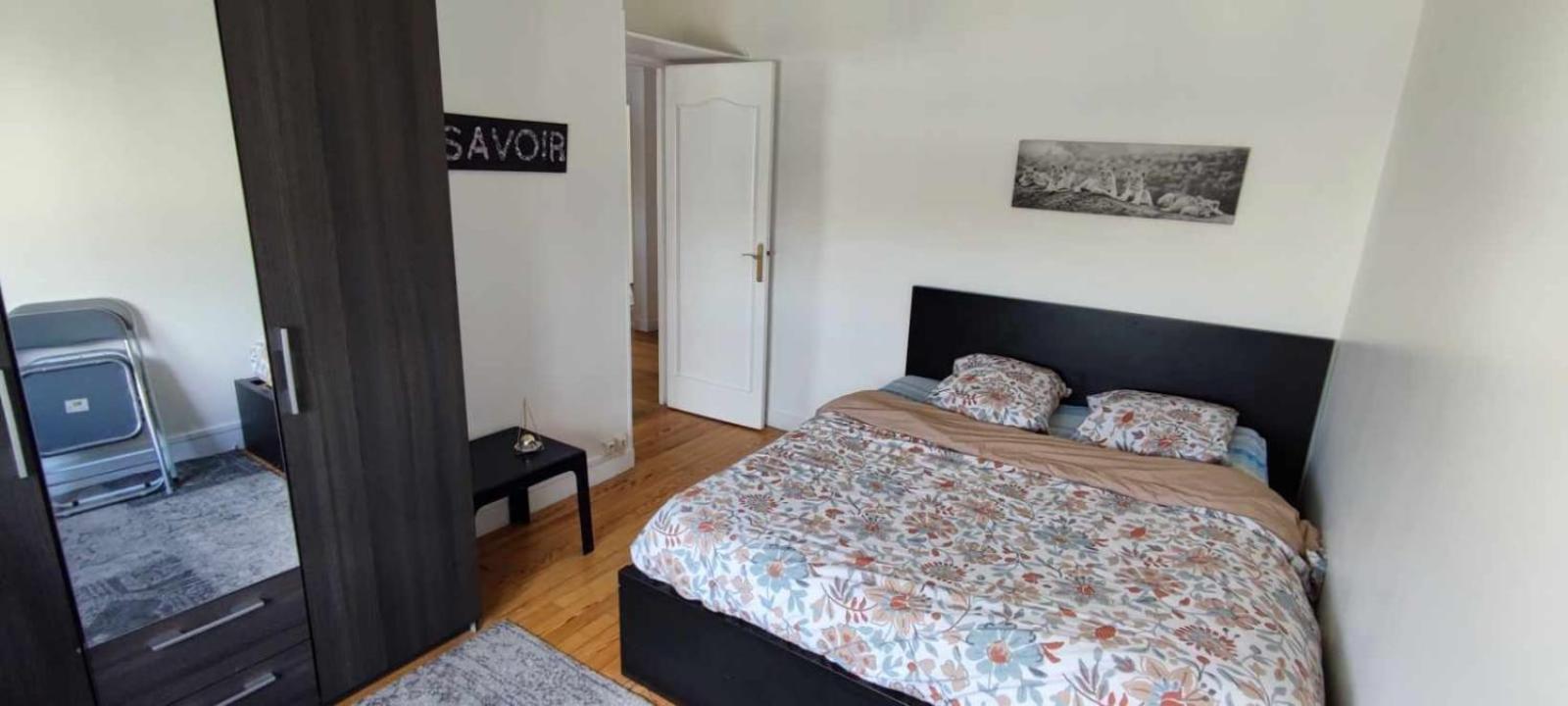 Au Calme Apartment Caen Bagian luar foto